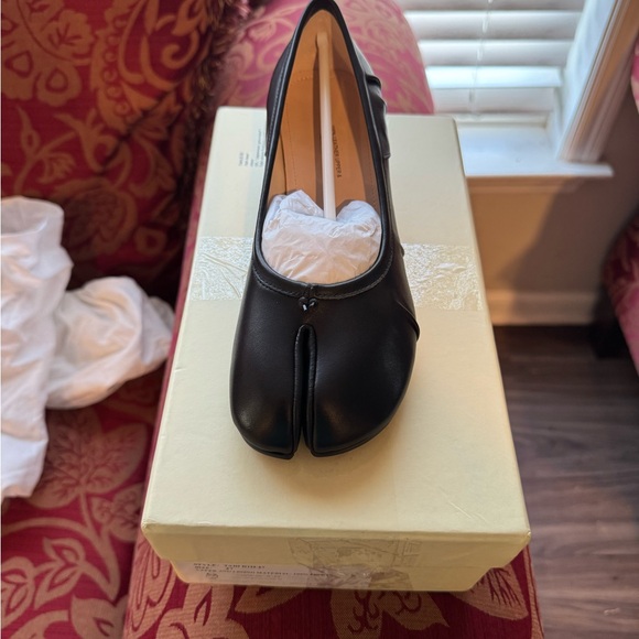 Black Leather Tabi Heels - Picture 3 of 4